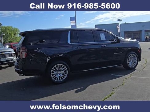 Used 2023 Chevrolet Suburban Premier w/ Advanced Technology Package AWD/4WD image 11