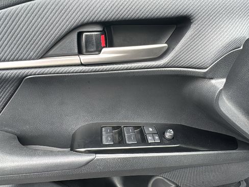 Used 2025 Toyota Camry SE w/ Convenience Package image 12