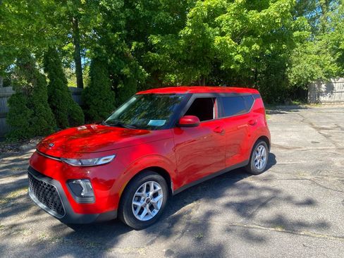 Used 2021 Kia Soul S FWD image 1