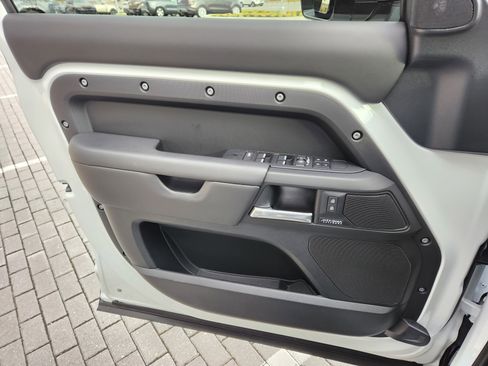 Certified 2025 Land Rover Defender 110 X-Dynamic SE image 25