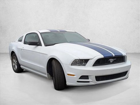 Used 2014 Ford Mustang Coupe image 3