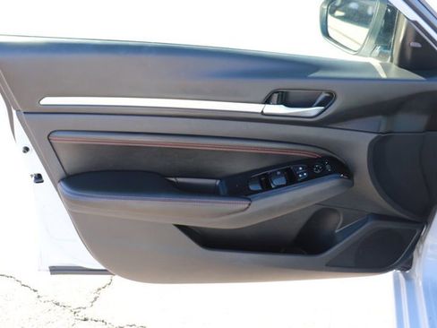 Used 2023 Nissan Altima 2.5 SR image 10