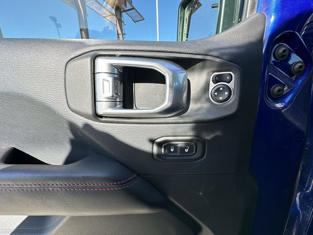 Used 2018 Jeep Wrangler Unlimited Rubicon AWD/4WD image 23