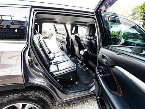 Used 2014 Toyota Highlander XLE image 33