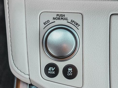 Used 2017 Lexus ES 300h image 6