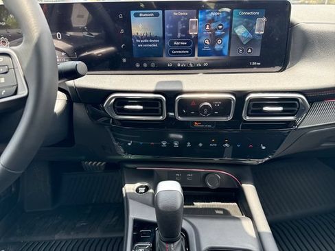 New 2026 Nissan Sentra SR w/ SR Premium Package FWD image 22