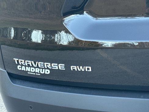 Used 2023 Chevrolet Traverse LT image 8