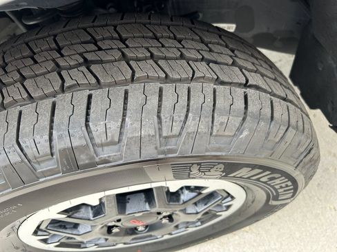 Certified 2025 Toyota Tacoma SR5 AWD/4WD image 22