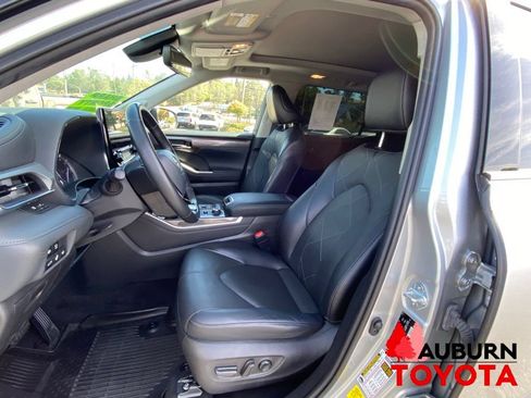 Used 2022 Toyota Highlander Platinum AWD/4WD image 36