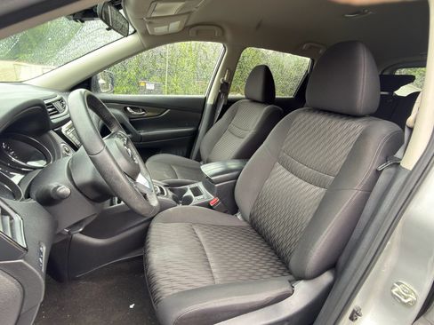 Used 2020 Nissan Rogue SV AWD/4WD image 2