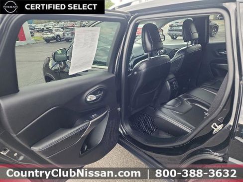 Used 2020 Jeep Cherokee Latitude Plus w/ Cold Weather Group AWD/4WD image 23