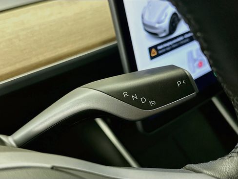 Used 2021 Tesla Model Y Long Range AWD/4WD image 24