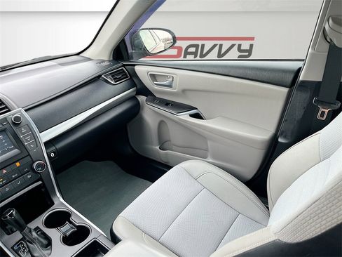 Used 2017 Toyota Camry SE image 21