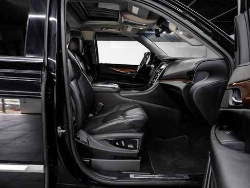 Used 2020 Cadillac Escalade ESV Luxury RWD image 37