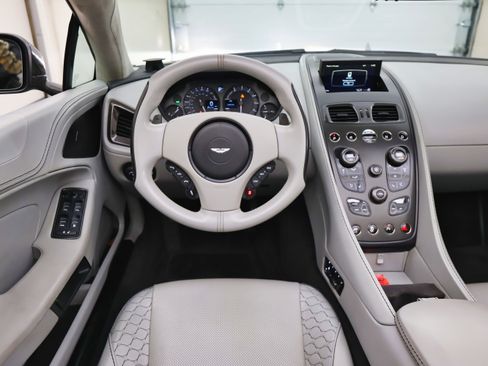 Used 2014 Aston Martin Vanquish Volante image 28