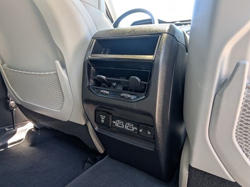 Used 2022 Jeep Grand Cherokee Overland AWD/4WD image 18