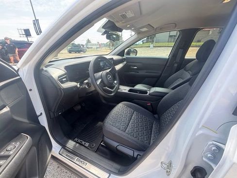 Used 2026 Nissan Kicks SV FWD image 11
