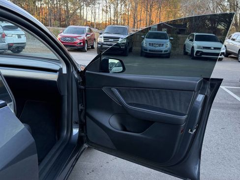 Used 2022 Tesla Model Y Long Range image 20