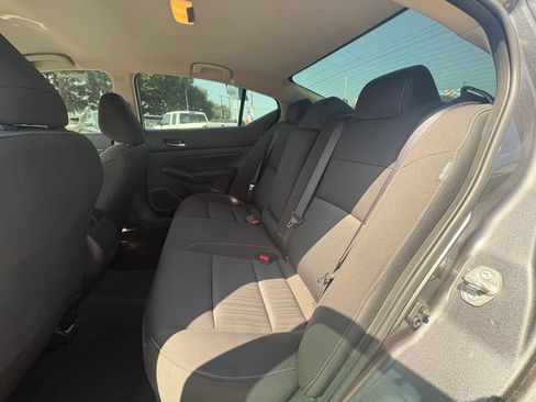 Used 2022 Nissan Altima 2.5 S FWD image 11
