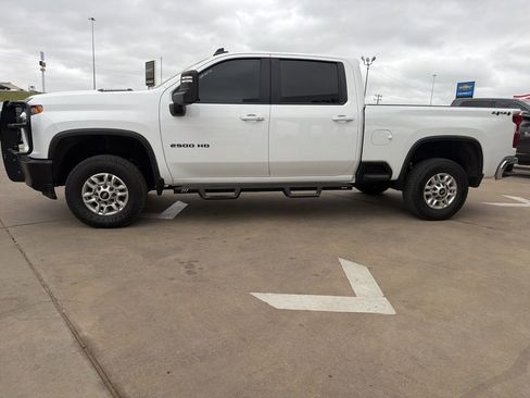 Used 2022 Chevrolet Silverado 2500 LT w/ Convenience Package image 6