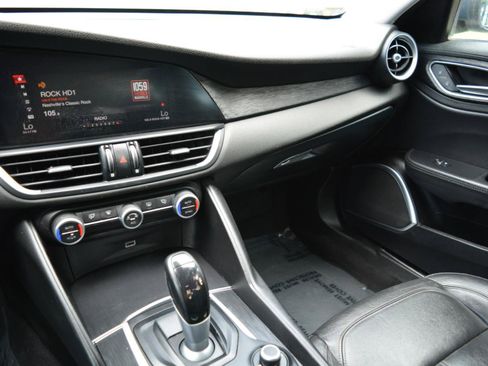 Used 2019 Alfa Romeo Giulia RWD image 21