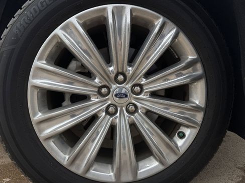 Used 2022 Ford Explorer Limited w/ Limited Technology Package RWD image 10