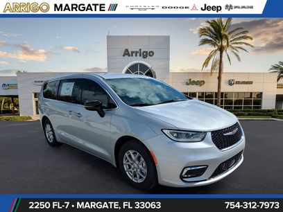 New 2026 Chrysler Pacifica Select