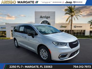 New 2026 Chrysler Pacifica Select FWD video 1