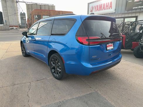 New 2026 Chrysler Pacifica Select w/ S Appearance Package image 9