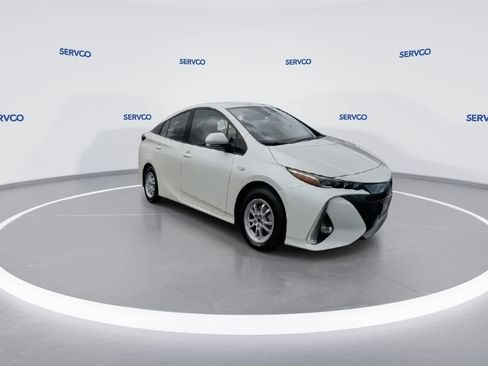 Used 2017 Toyota Prius Prime Advanced image 2