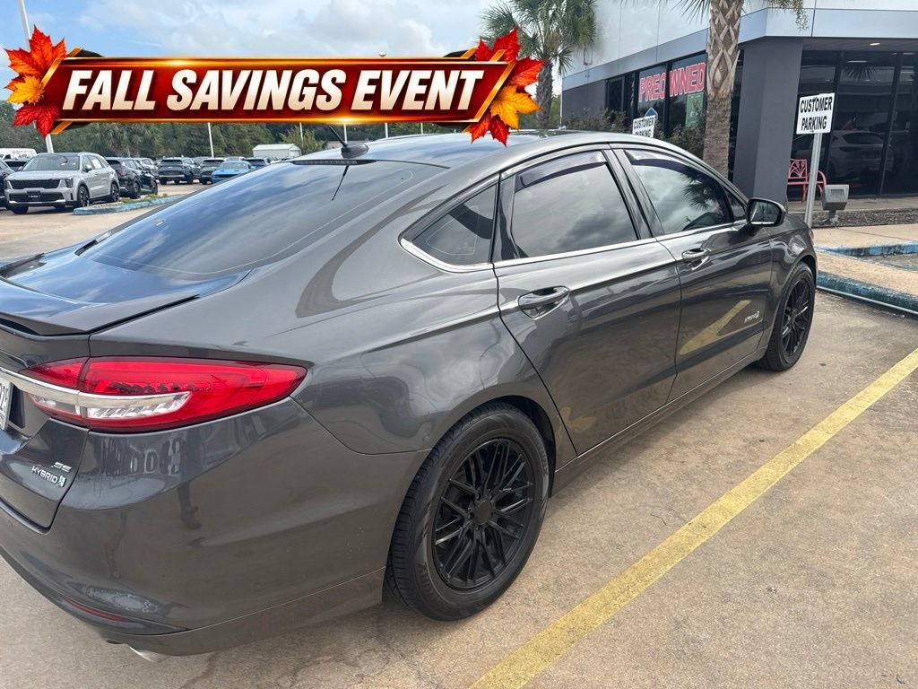 Used 2018 Ford Fusion SE FWD image 5
