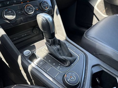 Used 2021 Volkswagen Tiguan SE w/ Panoramic Sunroof Package AWD/4WD image 24