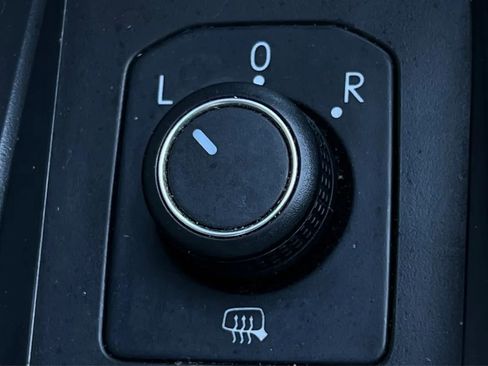 Used 2018 Volkswagen Tiguan SEL w/ 3rd Row Seat Package AWD/4WD image 44