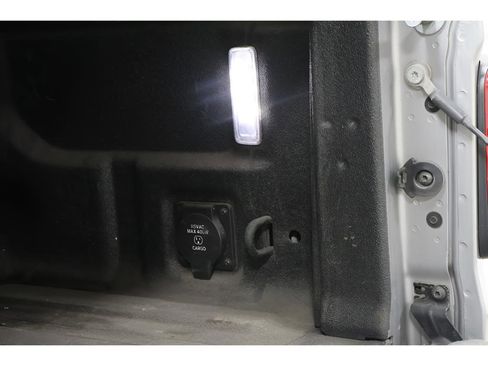 Used 2020 Jeep Gladiator Overland AWD/4WD image 37