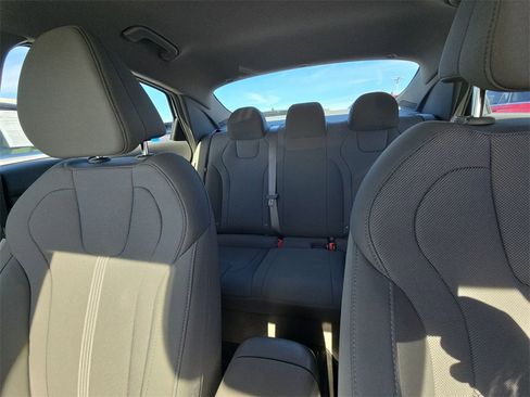 Used 2025 Hyundai Elantra SE image 13