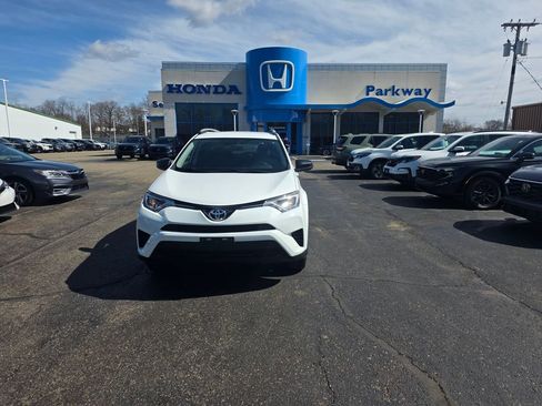 Used 2016 Toyota RAV4 LE image 8