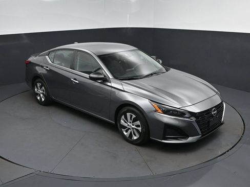 Used 2025 Nissan Altima 2.5 S FWD image 36