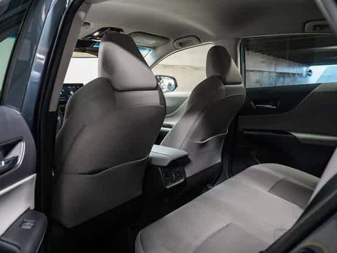 Certified 2022 Toyota Venza LE image 20