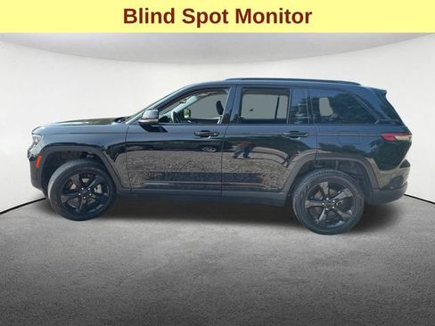 Used 2023 Jeep Grand Cherokee Limited w/ Black Appearance Package AWD/4WD image 6