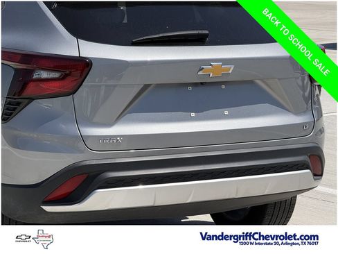 Used 2025 Chevrolet Trax LT w/ LT Convenience Package FWD image 6