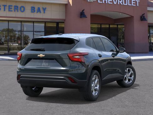 New 2026 Chevrolet Trax LS w/ LS Convenience Package FWD image 4