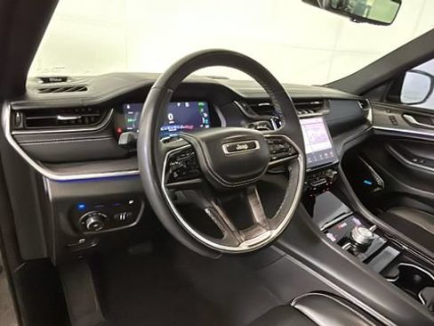 Used 2023 Jeep Grand Cherokee Overland w/ Luxury Tech Group IV AWD/4WD image 13