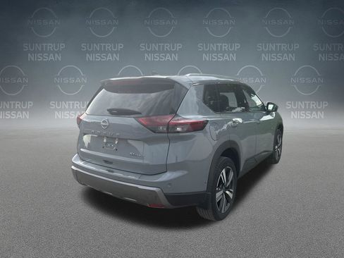 Used 2025 Nissan Rogue SL AWD/4WD image 39