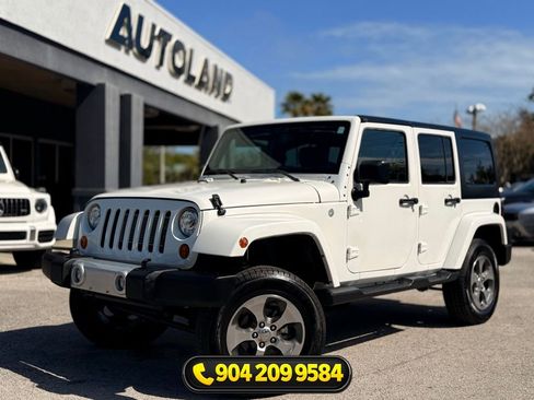 Used 2017 Jeep Wrangler Unlimited Sahara w/ Connectivity Group AWD/4WD image 1