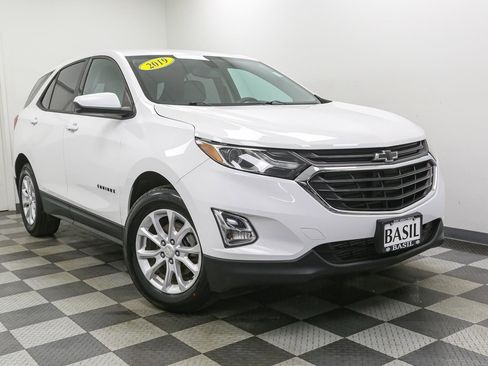 Used 2019 Chevrolet Equinox LS FWD image 2