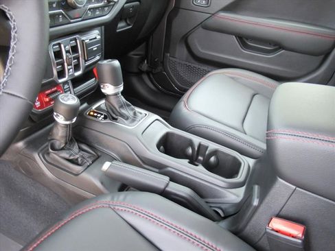 New 2026 Jeep Wrangler Unlimited Rubicon AWD/4WD image 18