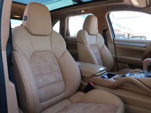 Used 2014 Porsche Cayenne GTS AWD/4WD image 13