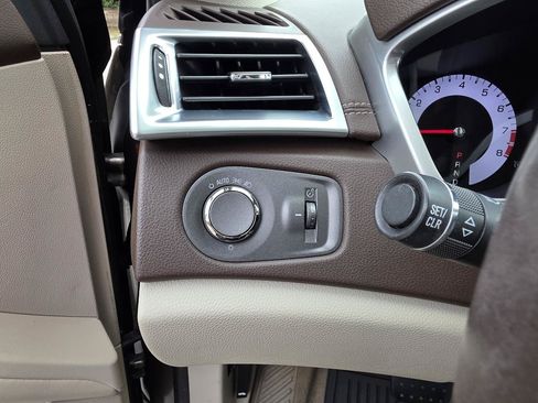 Used 2011 Cadillac SRX Luxury FWD image 16