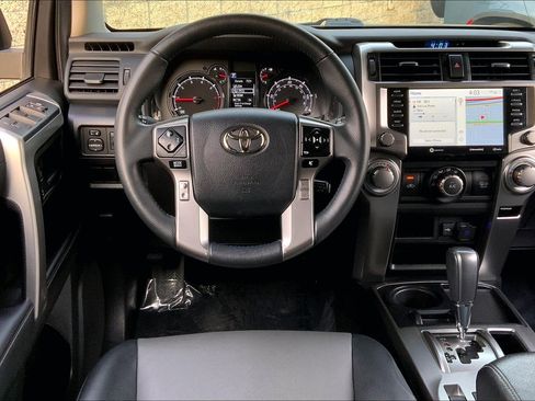 Used 2022 Toyota 4Runner SR5 Premium image 5