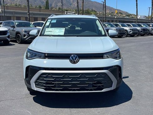 New 2025 Volkswagen Taos SE image 3